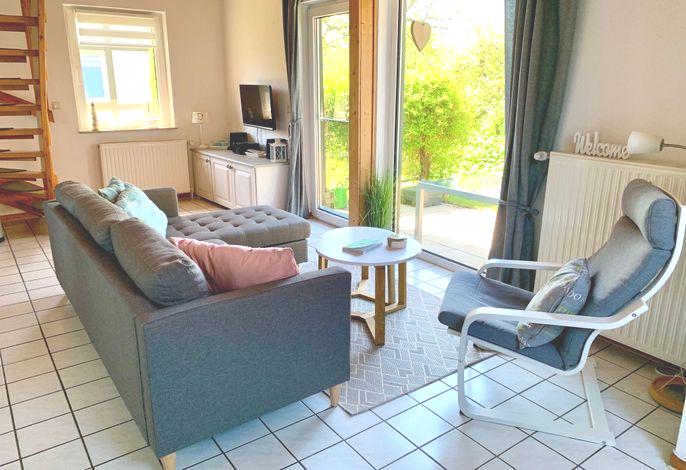 Wohnbereich mit Gartenblick