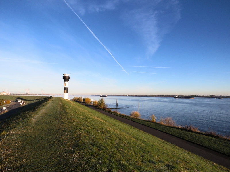 Deichweg zum Twielenflether Leuchtturm