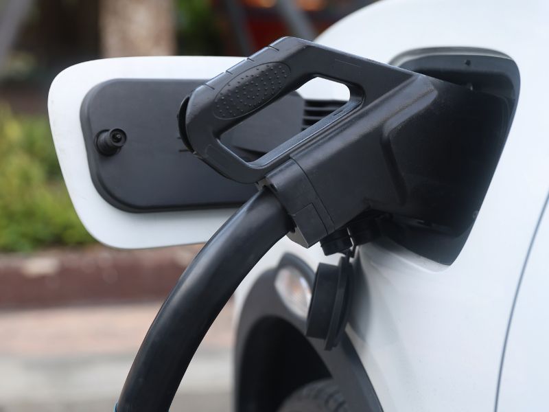 E-Auto-Ladesäule im Feriendorf Altes Land